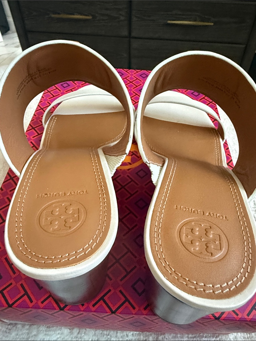 Tory Burch
Everly 65mm Sandal Wedge Calf Leather with Gold Logo - Picture 3 of 8